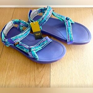 NEW Teva Hurricane XLT2 Sandals
🚨FYI: Size 7 JUNIOR = 8 - 8-1/2 in WOMEN🚨